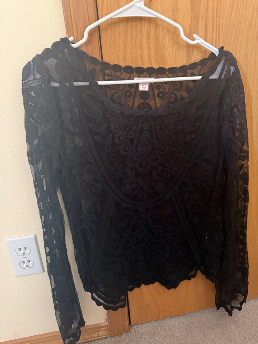 Black Lace Long-Sleeve Women's Top